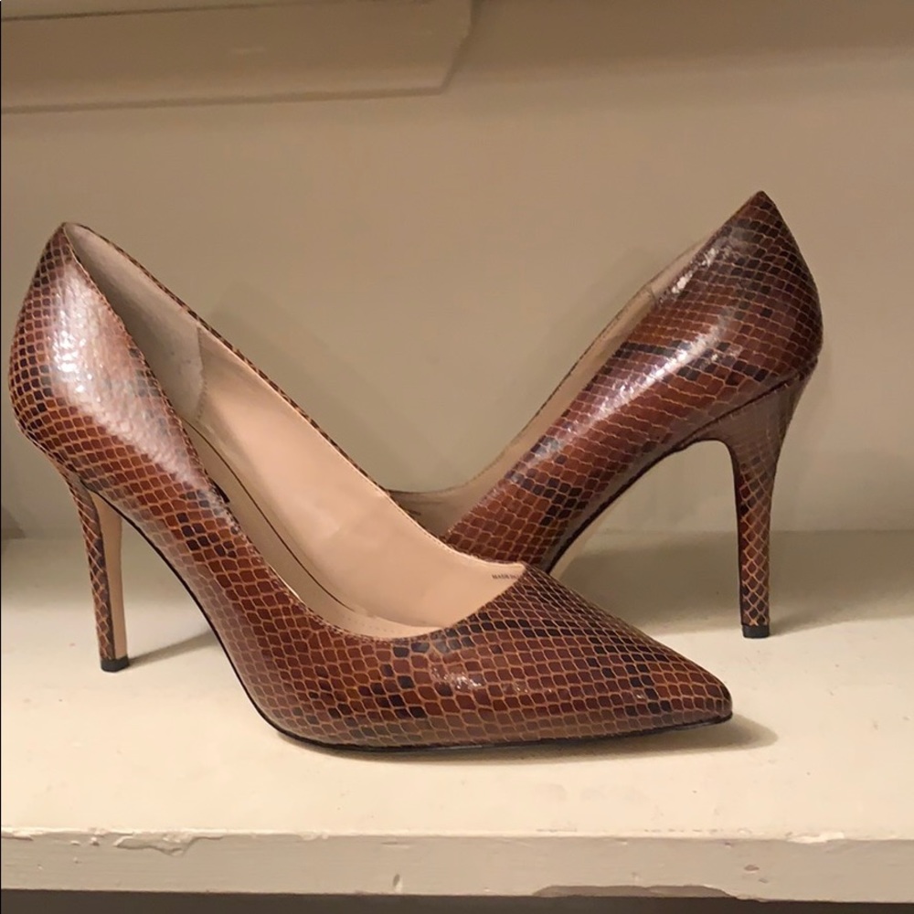 White house black market. “Olivia Whiskey”